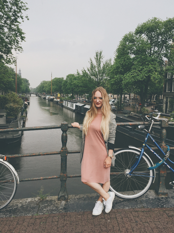 23244306-453B-41DF-90E0-1E47AEBAEE2F